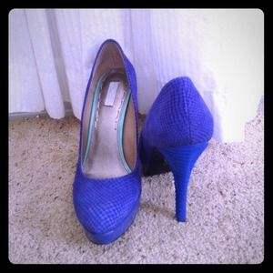 Royal blue Rachel Roy Pumps!