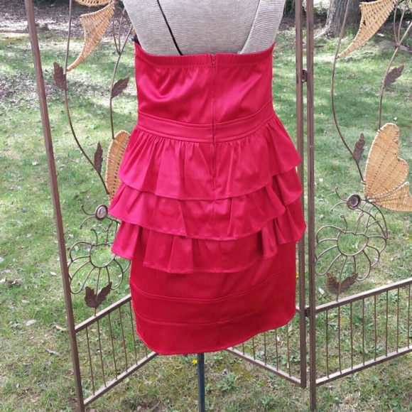 🌷HP🌷NWT Beautiful Red Dress with Ruffles - Picture 3 of 4