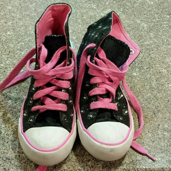 Girl's shoes