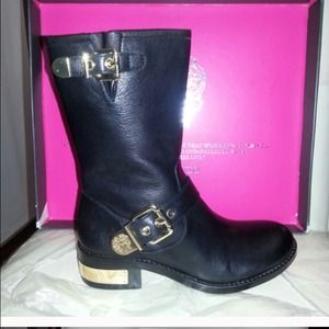 Looking for these boots in a size 9!