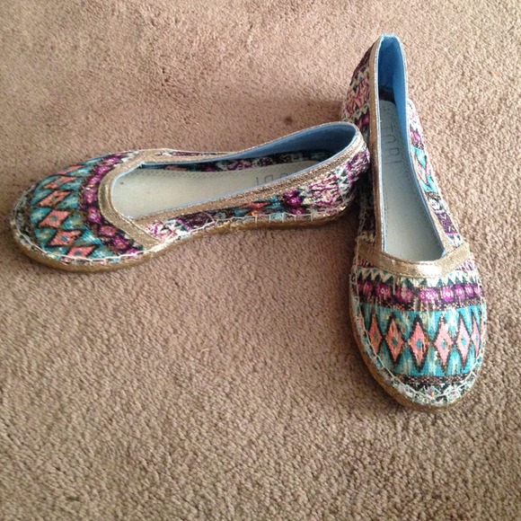 NWT tribal print canvas shoes
