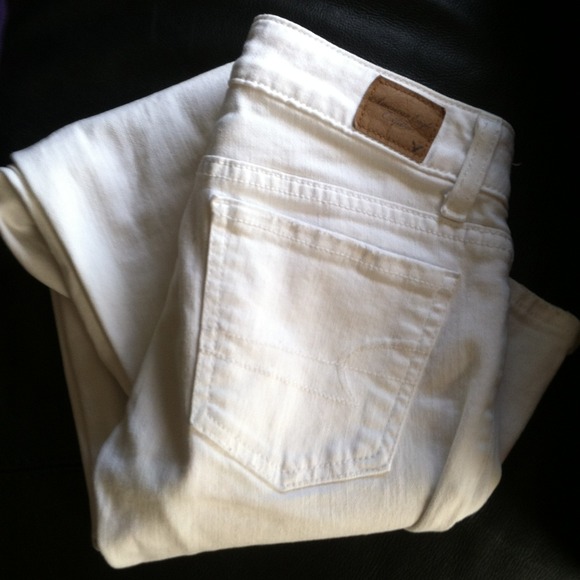 Beautiful white skinny jeans .. BRAND NEW