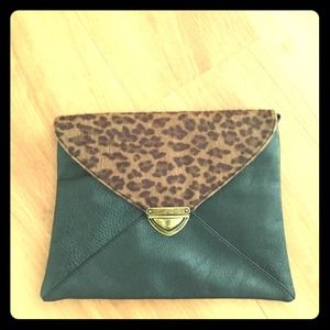 💥 Forever 21 Oversized Leopard Clutch