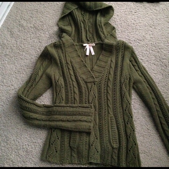 Green Sweater with hood