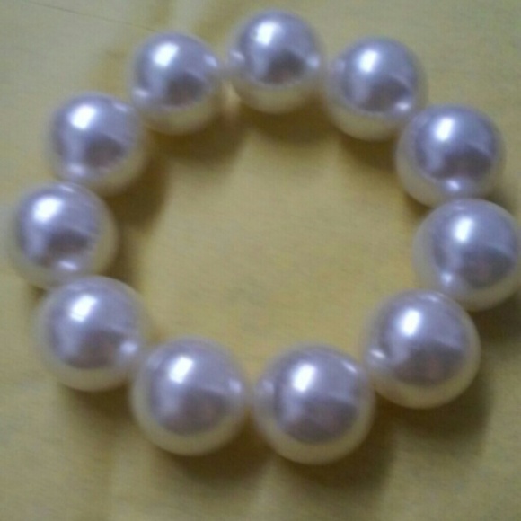 Chunky Pearl Bracelet