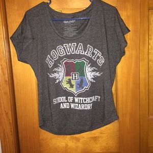 NWOT Harry Potter Hogwarts Shirt
