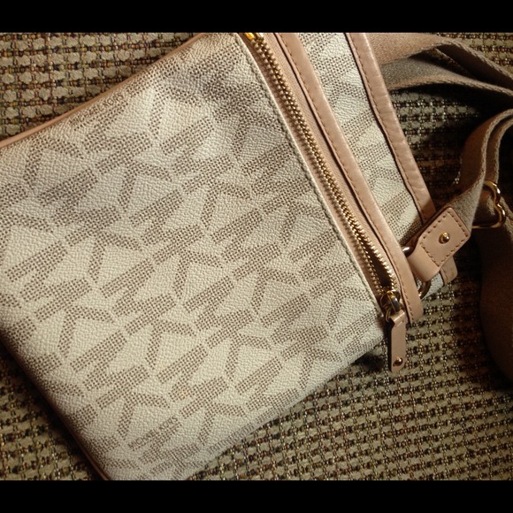 MK cross body bag💕