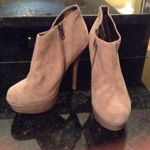 Size 6.5 Steve Madden Leather Booties