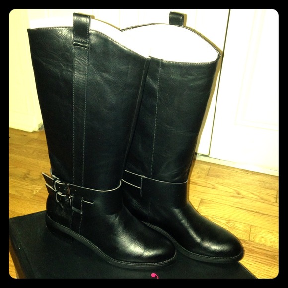 Black leather boots!! Never been worn w/tags!