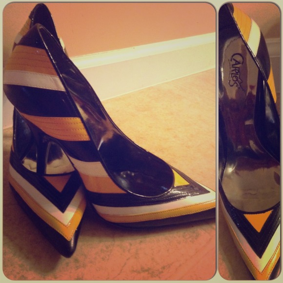 Carlos Santana pointy toe heel