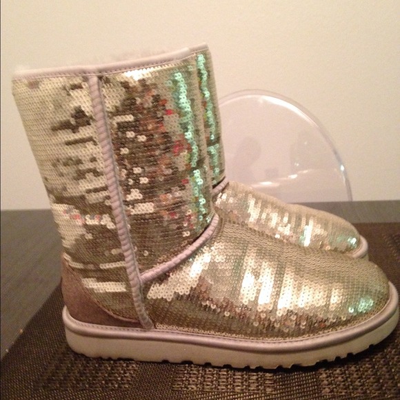 Uggs (sold) - Picture 2 of 4