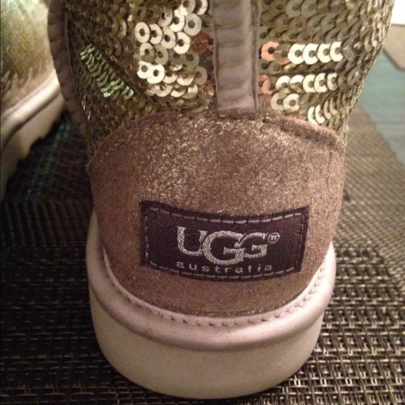 Uggs (sold) - Picture 3 of 4