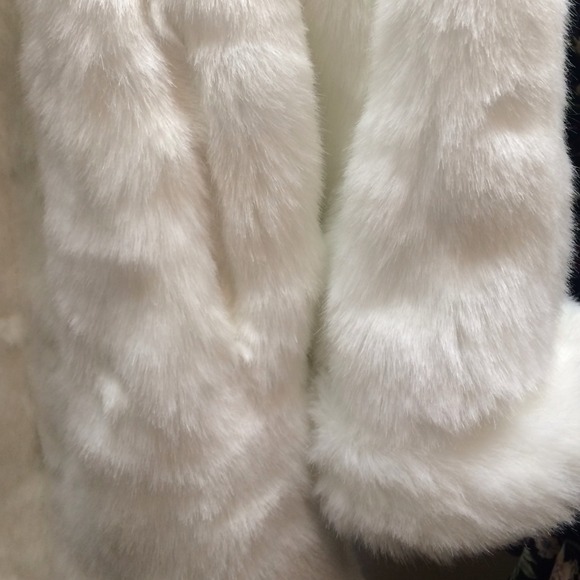 Silk & Sable | Jackets & Coats | White Faux Fur Coat | Poshmark