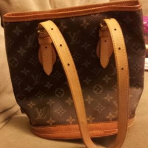 Louis vuitton bucket style purse leather