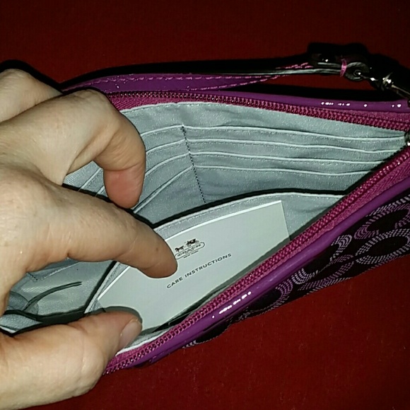 Gorgeous purple clutch - Picture 2 of 3