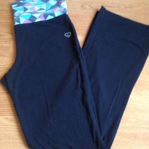 Live love dream from Aeropostale yoga pants 💚💜💙