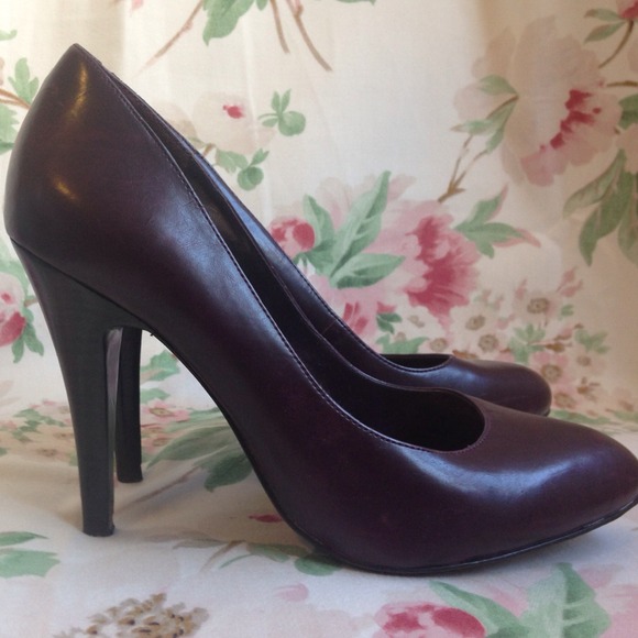 Deep Purple Faux-Leather Pumps