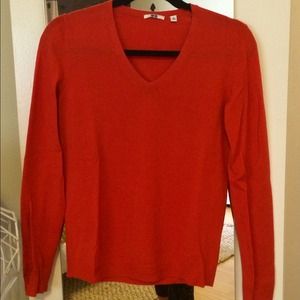 Orange vneck UNIQLO sweater