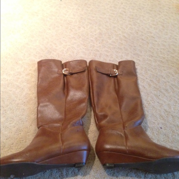 Never worn wedged brown boots
