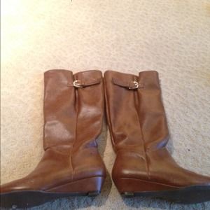 Never worn wedged brown boots