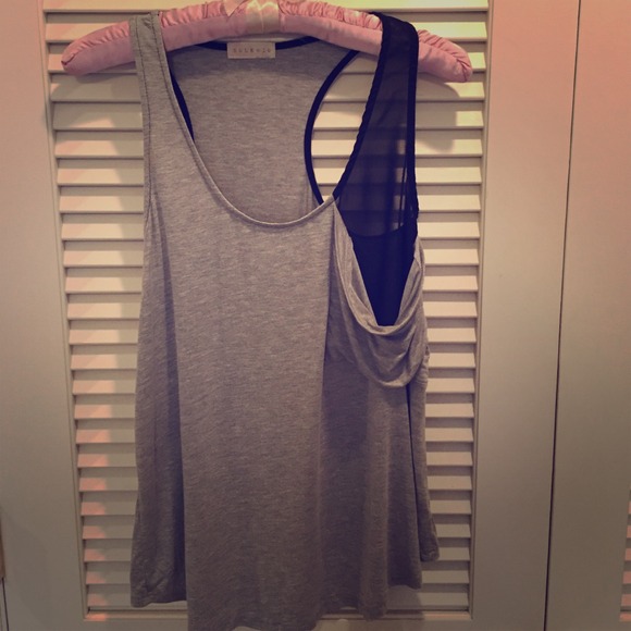 Solemio grey top with black sheet accent