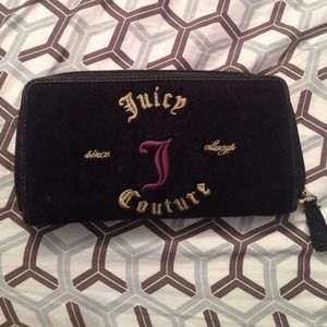 Juicy couture Wallet VERY NEGOTIABLE!! TALK TO ME!