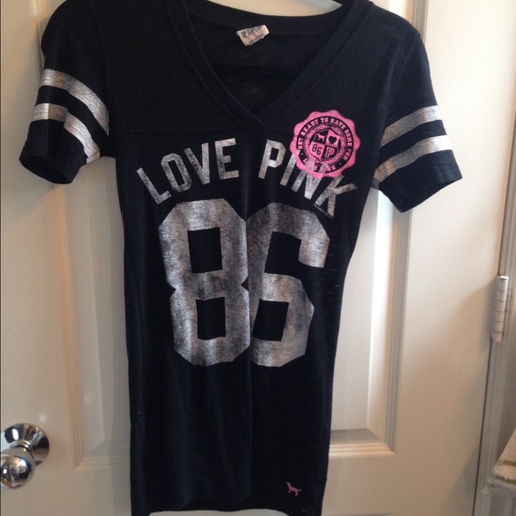 VS pink tshirt