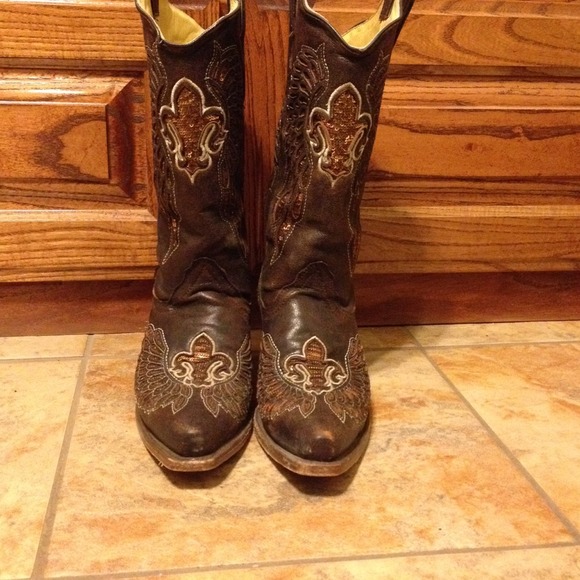 Corral boots