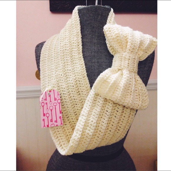 Cream Bow Infinity Scarf - Picture 2 of 3