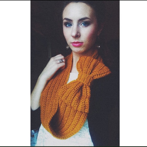 Cream Bow Infinity Scarf - Picture 3 of 3
