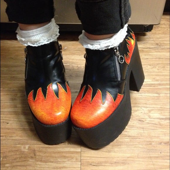 🚫SOLD🚫🔥UNIF Pyro Boot🔥 - Picture 2 of 2