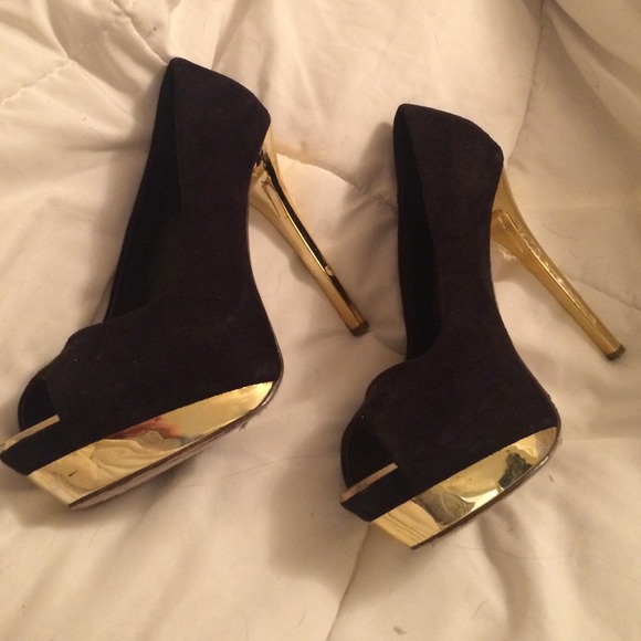 Black & Gold Peeptoe Pumps
