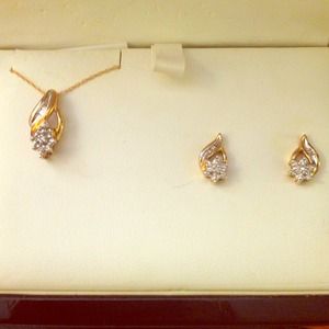 10 K gold diamond earring & necklace set