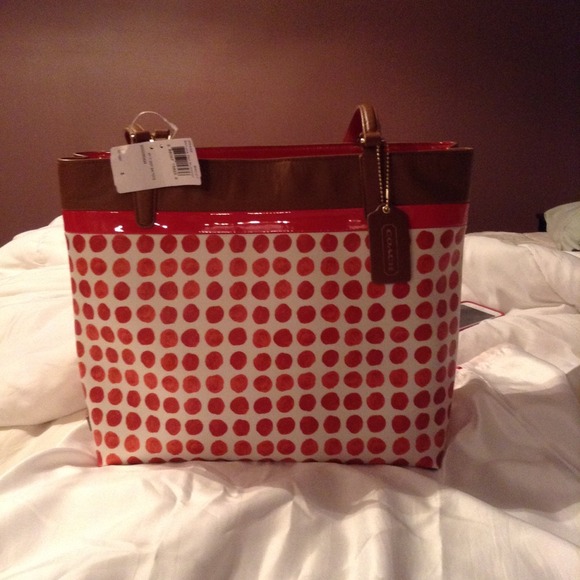 LAST CALL!⭐️HOST PICK⭐️NWT Coach Painted Dots Tote