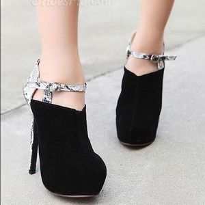 NEW Sexy Snakeskin High Heel Booties NIB