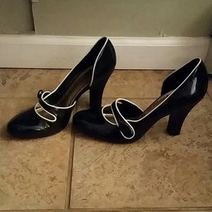 Bcbg navy blue patent leather heels