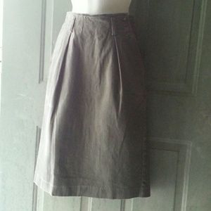 Olive green cotton skirt. Side zipper