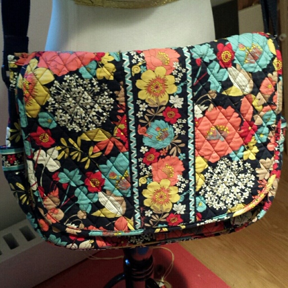 Vera Bradley Messenger bag