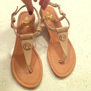 Petite tan sandal with small wedge