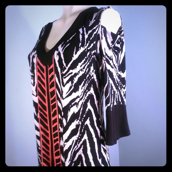 Slit shoulder tunic