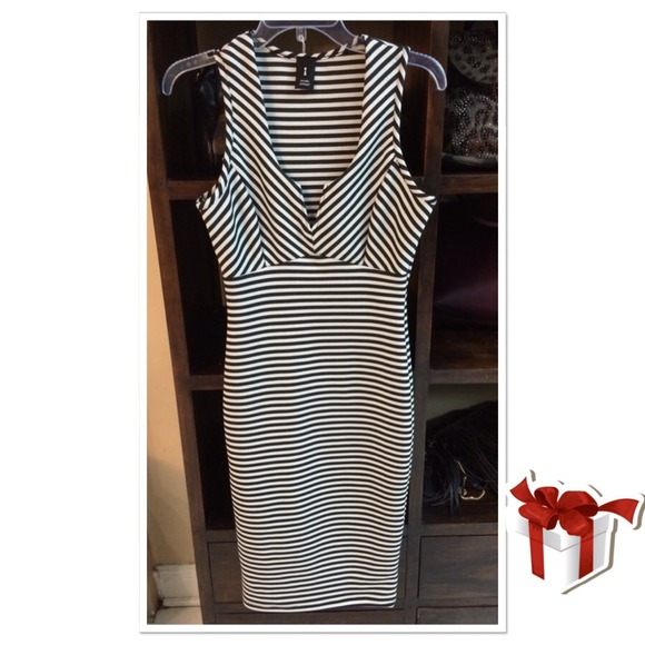 Dresses & Skirts - Dress
