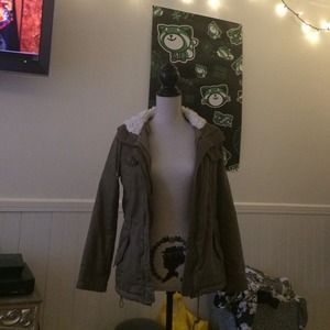 Green winter jacket w/ faux fur