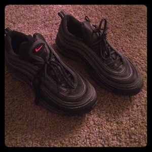 Nike sneakers🌿 PRICE REDUCED 🌵