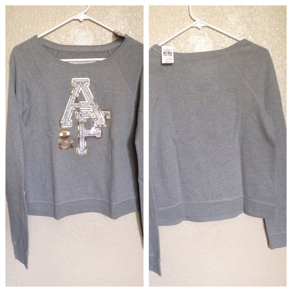 A&F grey Pull over