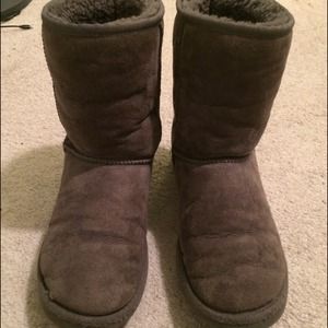 Grey uggs ADDITIONAL PICTURES