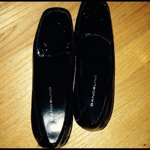 Black patent leather bandolino shoes