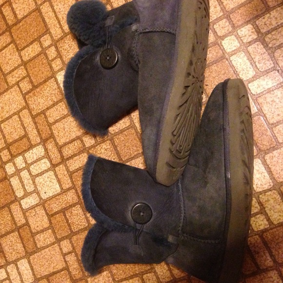 Navy Blue Bailey Button Uggs💙💎
