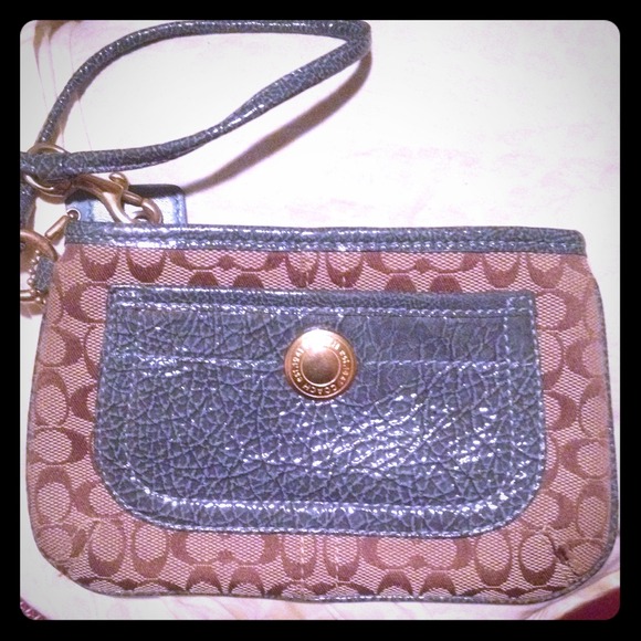Coach Handbags - Coach Wristlet