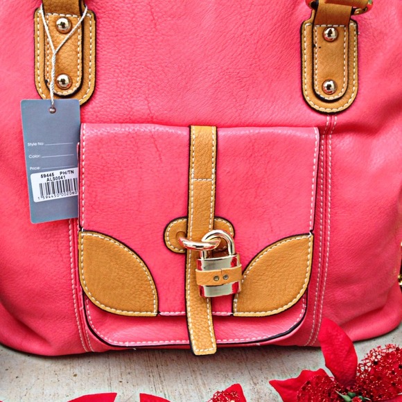 ❗️🚫SOLD IN BUNDLE❗️Blossoming Chariots Handbag - Picture 2 of 4