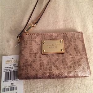 Michael kors wristlet